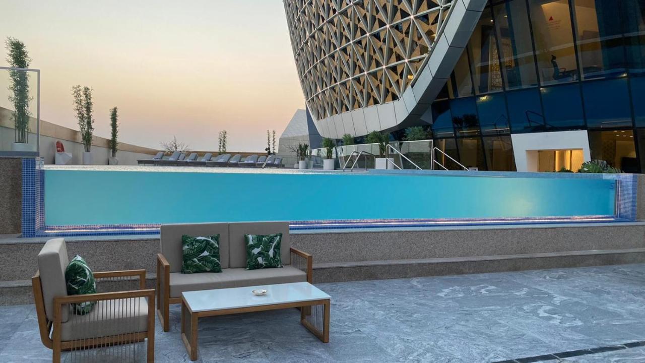 Velero Hotel Doha Lusail Zewnętrze zdjęcie The pool at the Ritz-Carlton, DIFC
